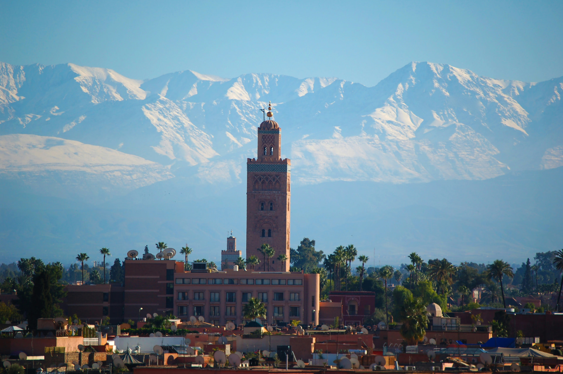 La Koutoubia y el Atlas — Marrakech